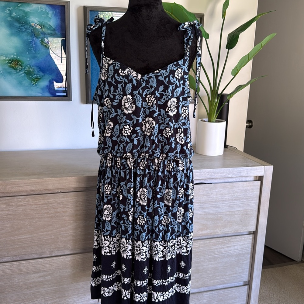 Loft knee length dress size large